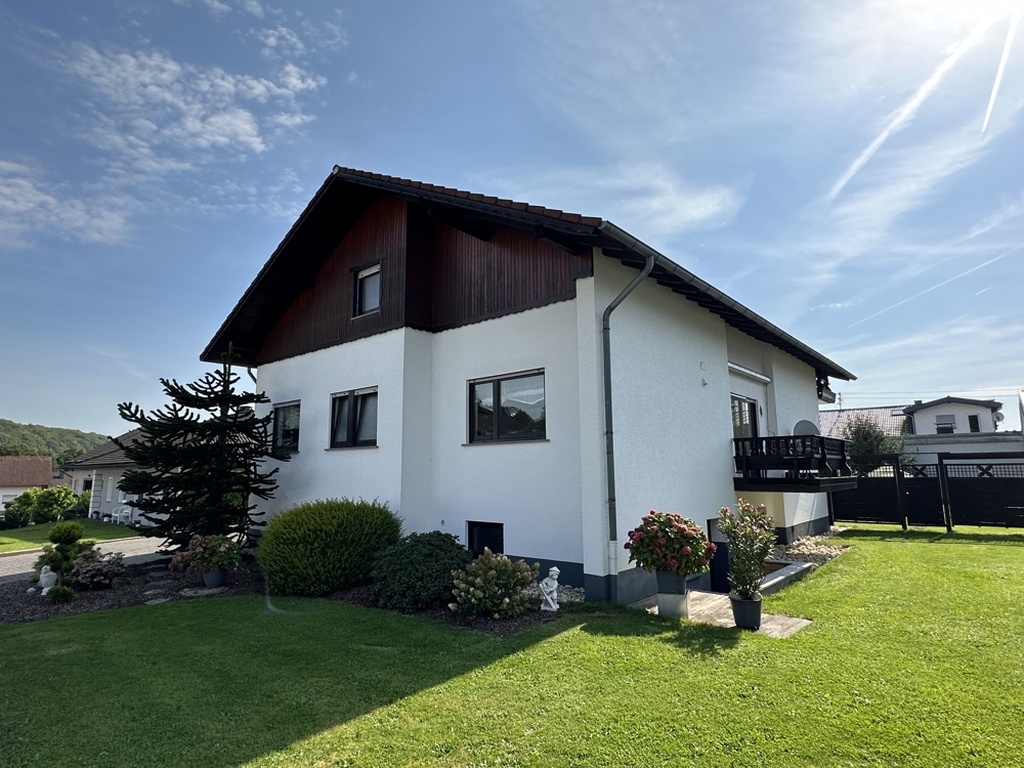 10631 - Repräsentatives Einfamilienhaus in schöner Wohnlage