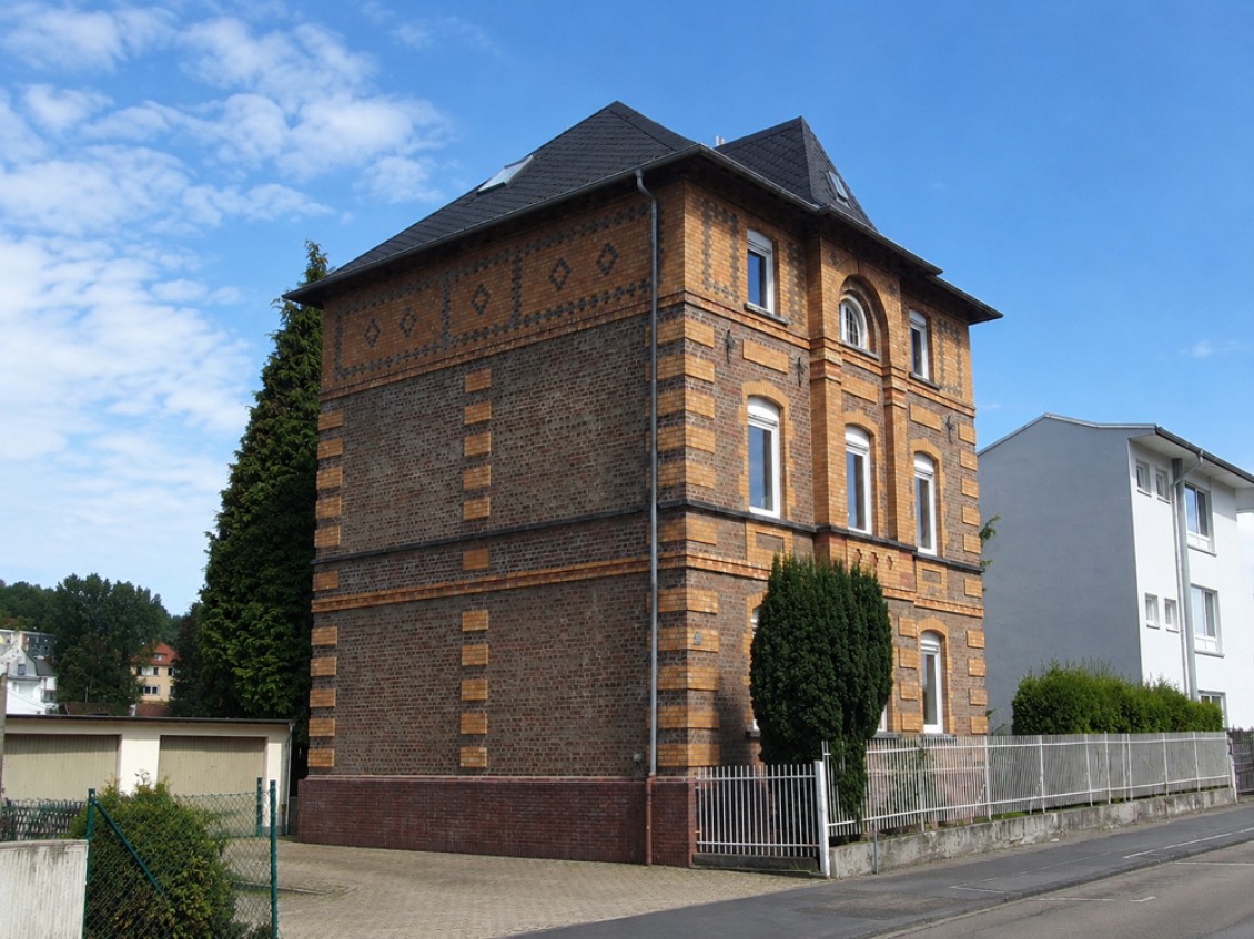 MO0994 - Gemütliches Wohnen über zwei Ebenen – Stilvolle Maisonette in historischer Altbauvilla - Foto 5