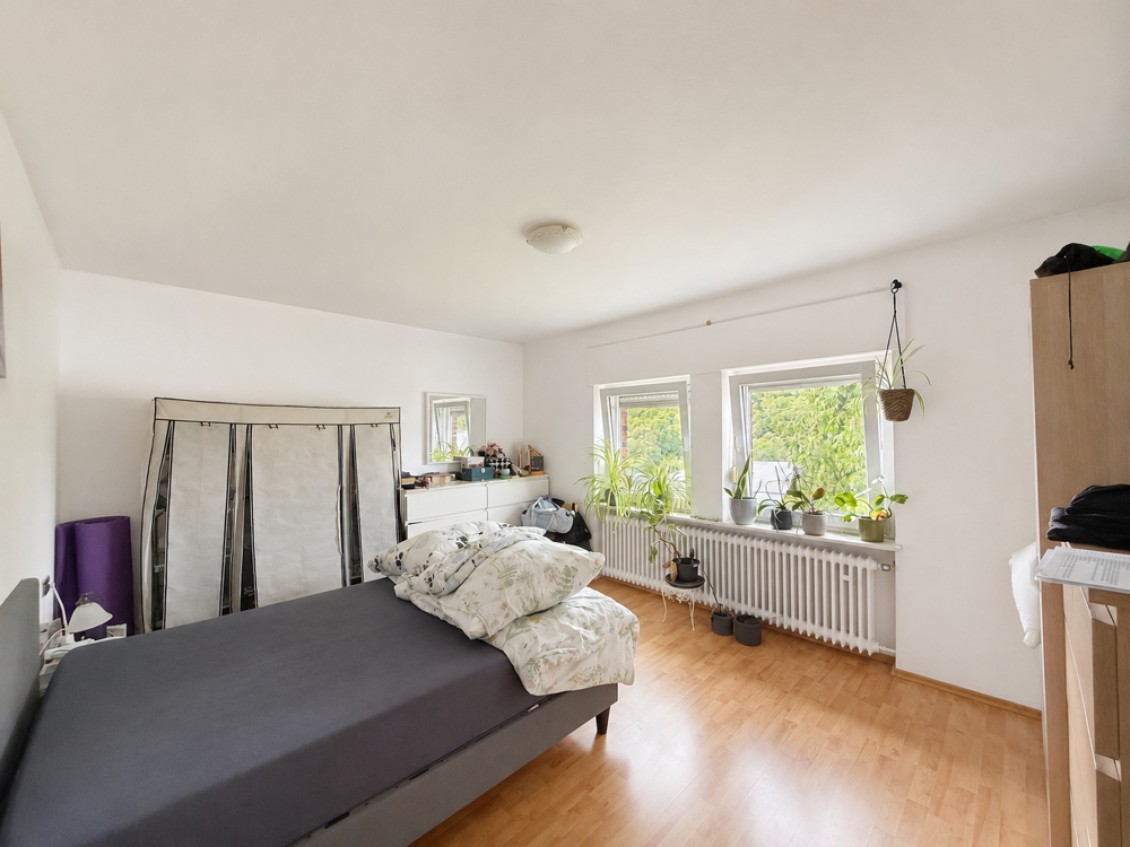 MO0994 - Gemütliches Wohnen über zwei Ebenen – Stilvolle Maisonette in historischer Altbauvilla - Foto 2