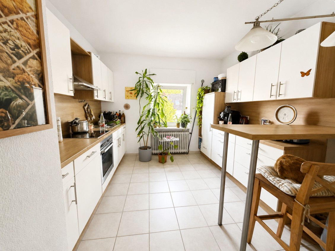 MO0994 - Gemütliches Wohnen über zwei Ebenen – Stilvolle Maisonette in historischer Altbauvilla - Foto 3