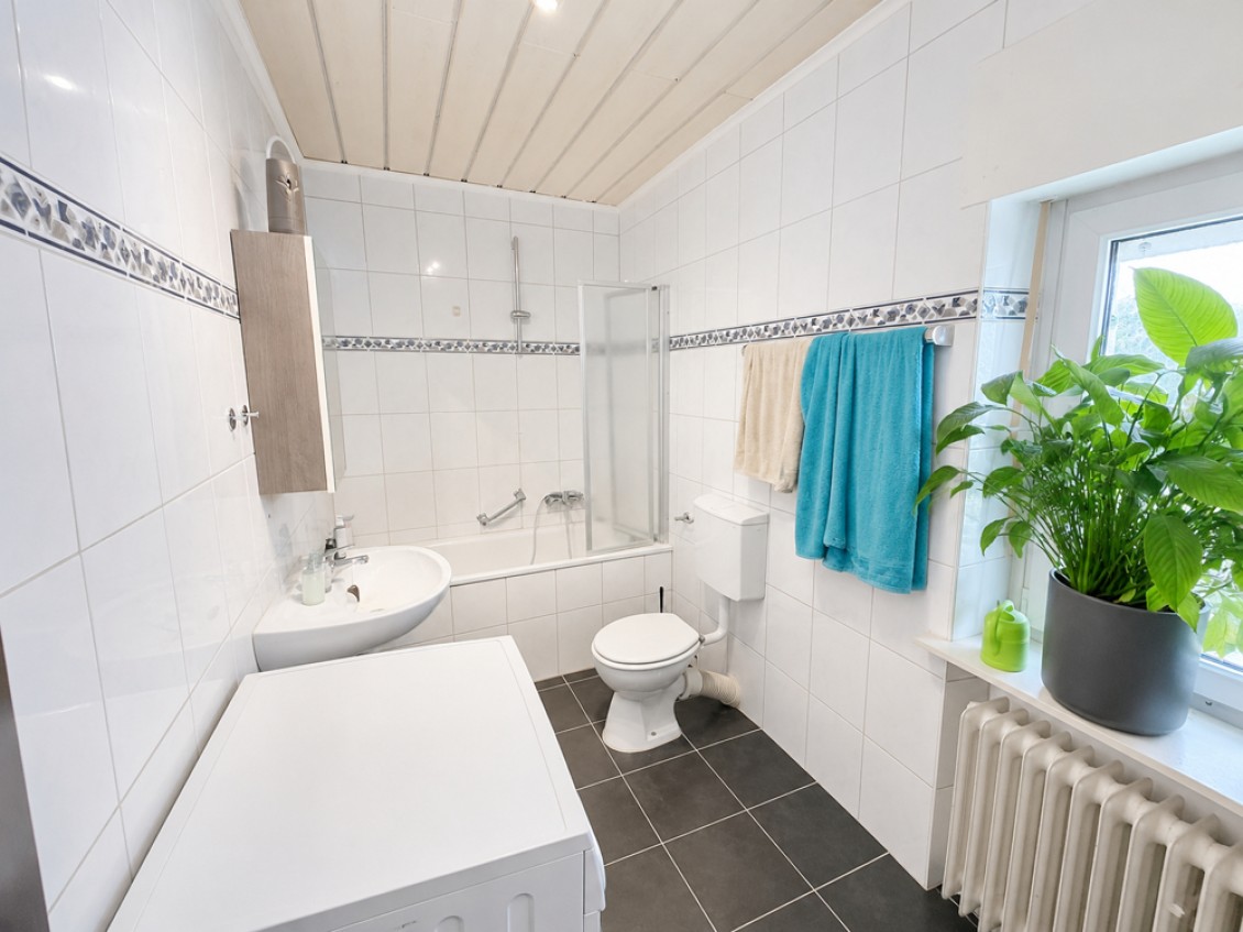 MO0994 - Gemütliches Wohnen über zwei Ebenen – Stilvolle Maisonette in historischer Altbauvilla - Foto 4