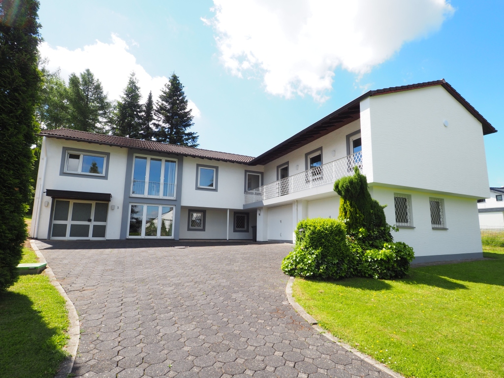 10403 - Ransbach-Baumbach - Exklusives Anwesen auf parkähnlichem Grundstück