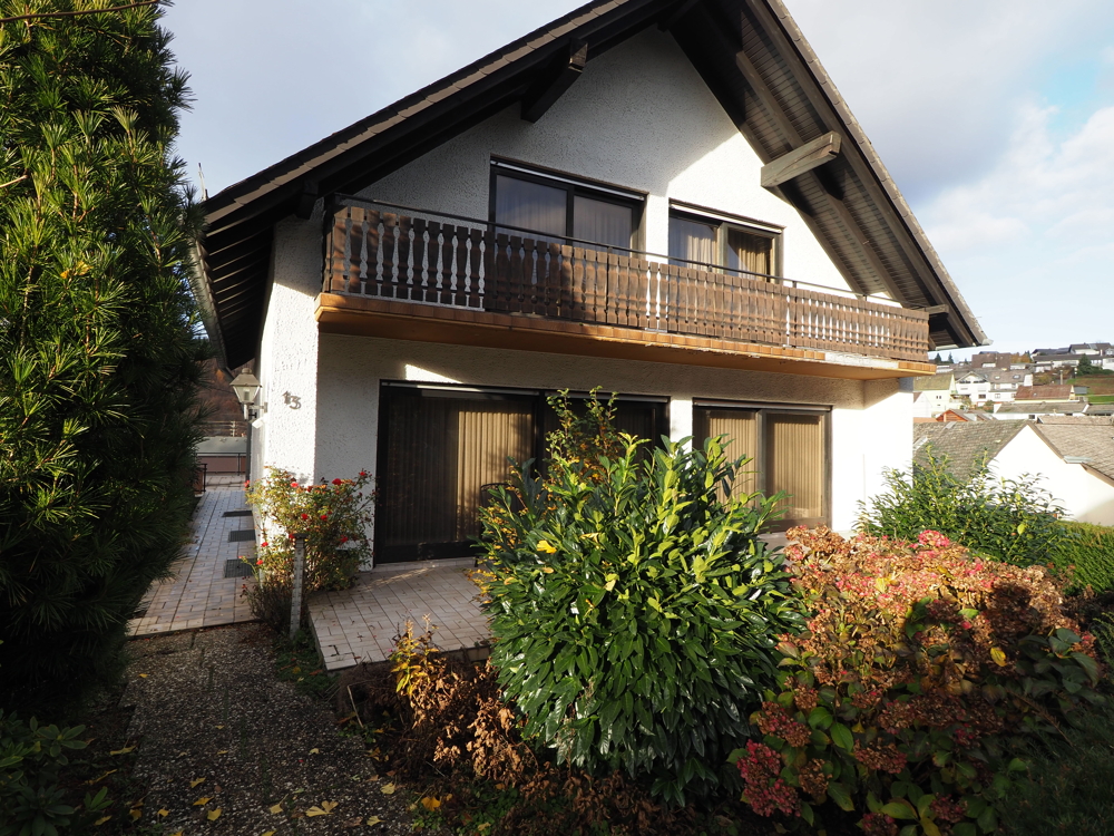 10930 - Attraktives Einfamilienhaus in guter Lage