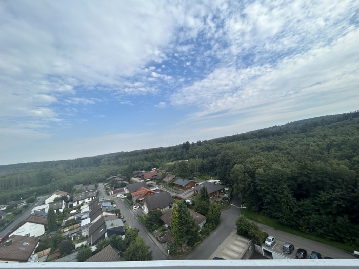 10615 - Ansprechende Eigentumswohnung mit großem Balkon und attraktiven Fernblick auf den Erlenhofsee von Ransbach-Baumbach