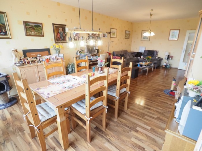 10916 - Attraktive Wohnung mit Loggia in nachgefragter Wohnlage