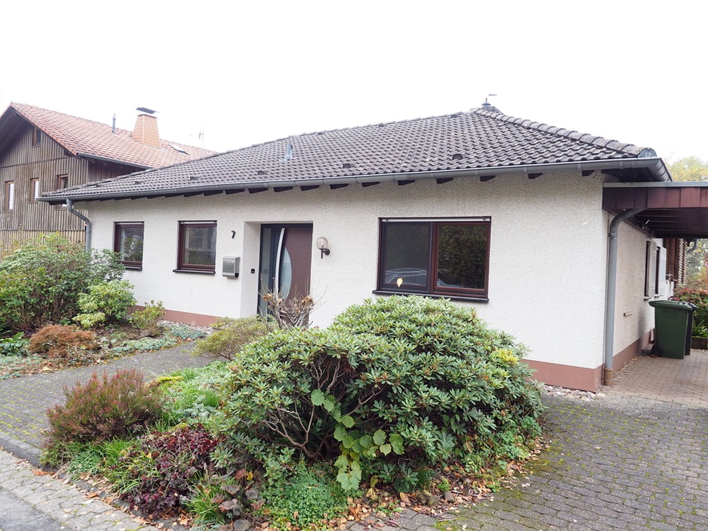 10483 - Attraktiver Bungalow in ruhiger Ortsrandlage von Neuhäusel