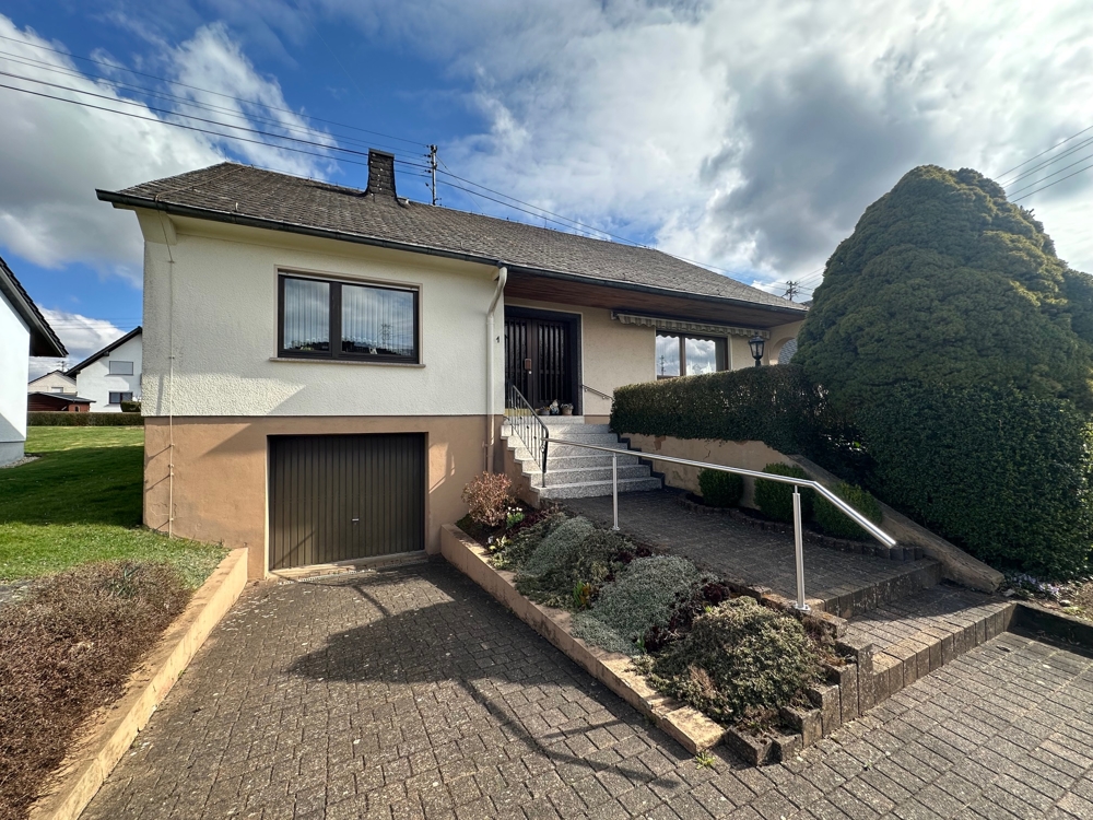 10869 - Freistehendes Wohnhaus für die Familie - mit Garten in ruhiger Wohnlage