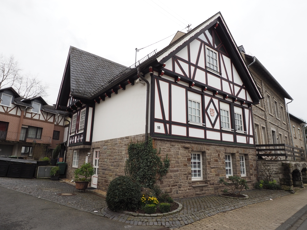 10530 - Voll vemietetes Dreifamilienhaus im Fachwerkstil - zentral in Selters (Westerwald)