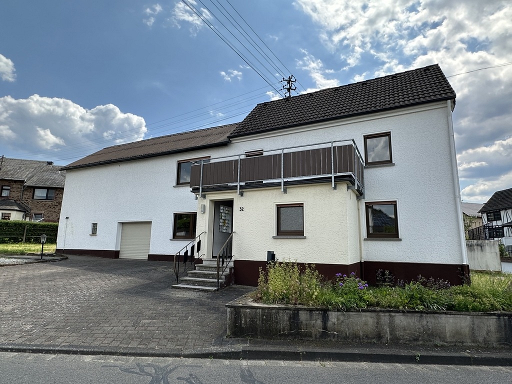 10583 - Ansprechendes Wohnhaus mit Platz für die Familie