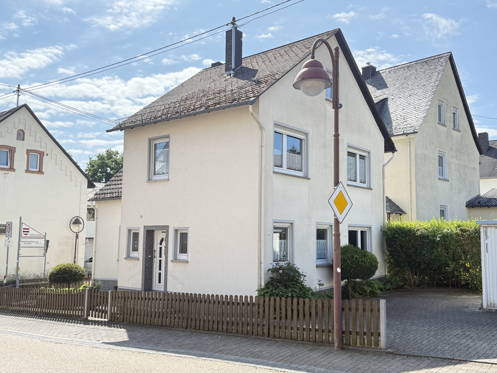 10892 - Gemütliches Einfamilienhaus mit kleinem Grundstück in Dernbach