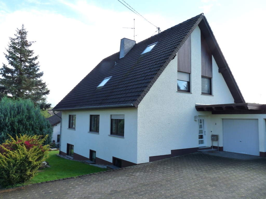 10664 - Gut vermietetes Dreifamilienhaus in Dierdorf-Giershofen