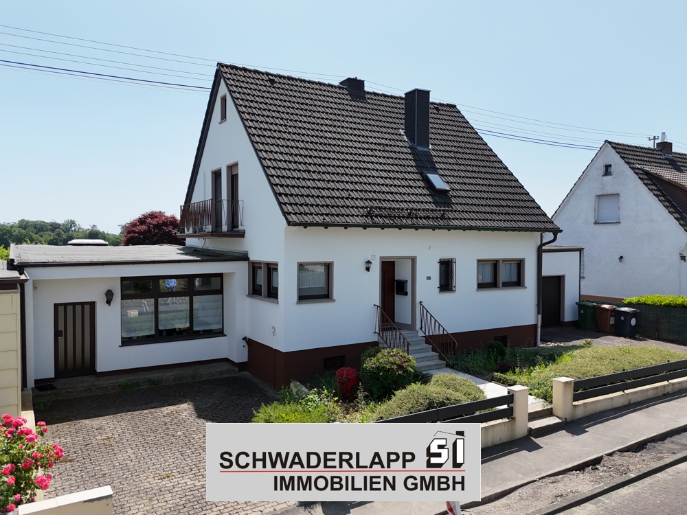 11036 - Einfamilienhaus mit Einliegerwohnung/B&uuml;ro auf sch&ouml;nem Grundst&uuml;ck