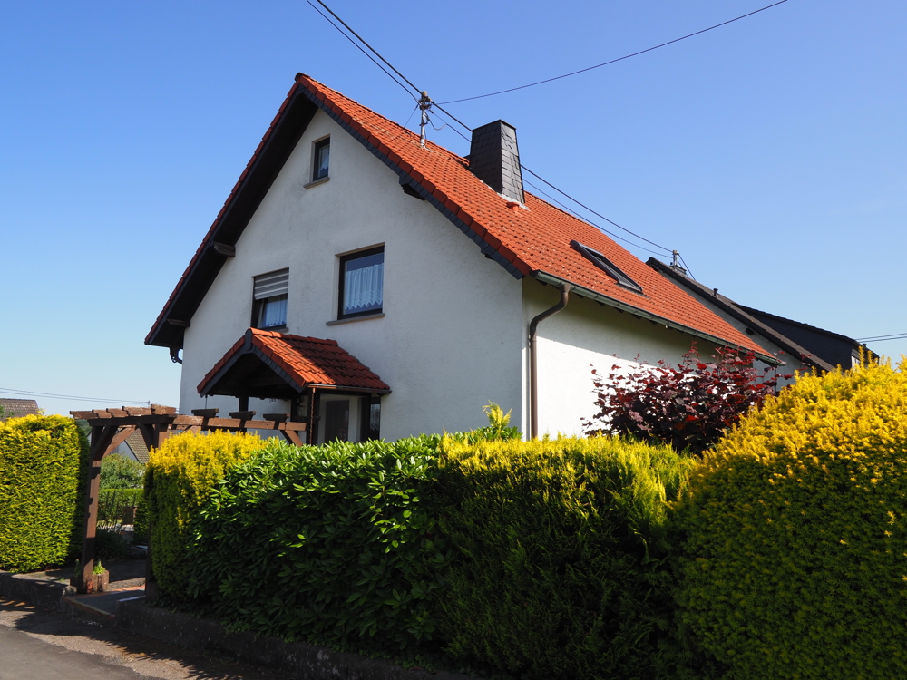 10872 - Gepflegtes Einfamilienhaus mit schönem Grundstück
