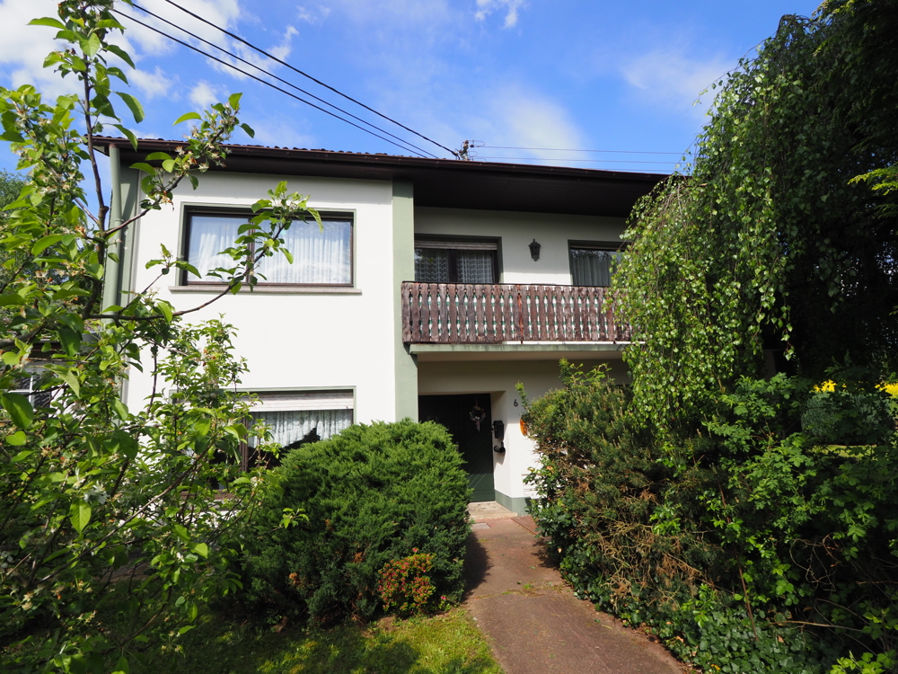 10857 - Gemütliches Einfamilienhaus mit großem Gartengrundstück in schöner Ortsrandlage