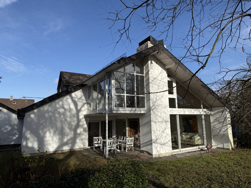 10937 - Repräsentatives Einfamilienhaus mit schönem Grundstück in Dernbach