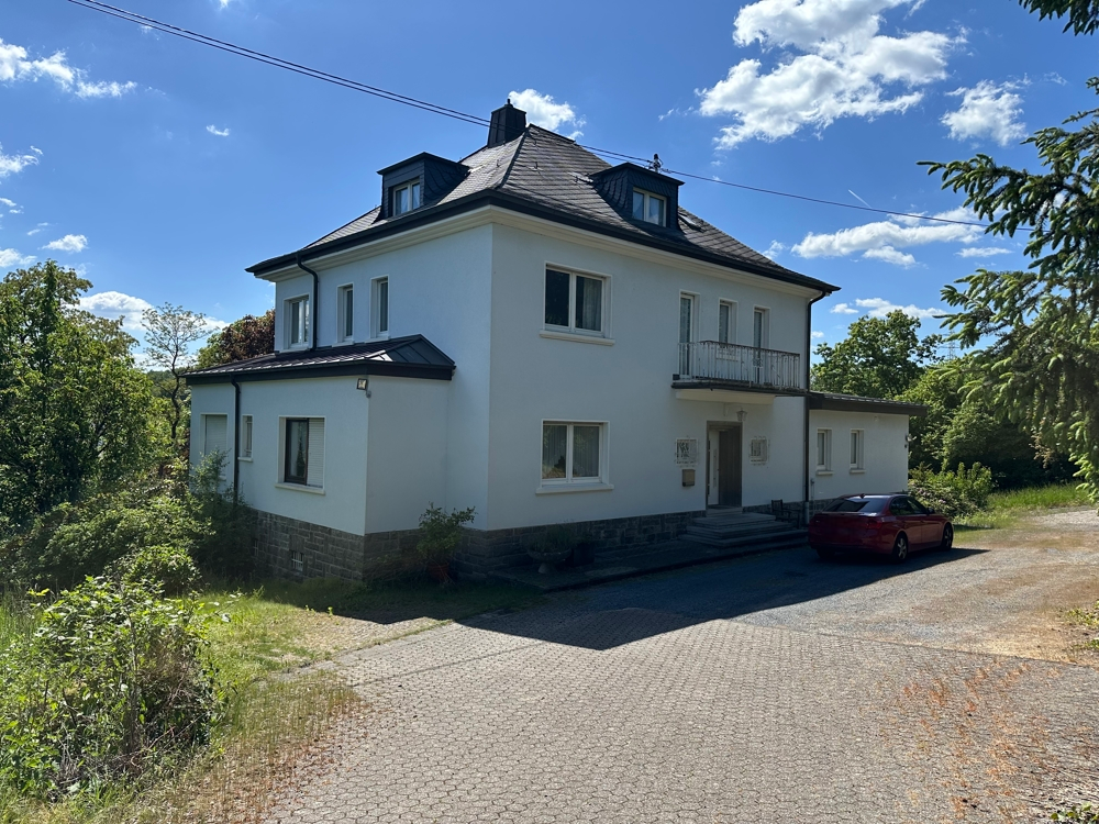 10830 - Stilvolles Villenanwesen mit großem Parkgrundstück in guter Lage von Ransbach-Baumbach