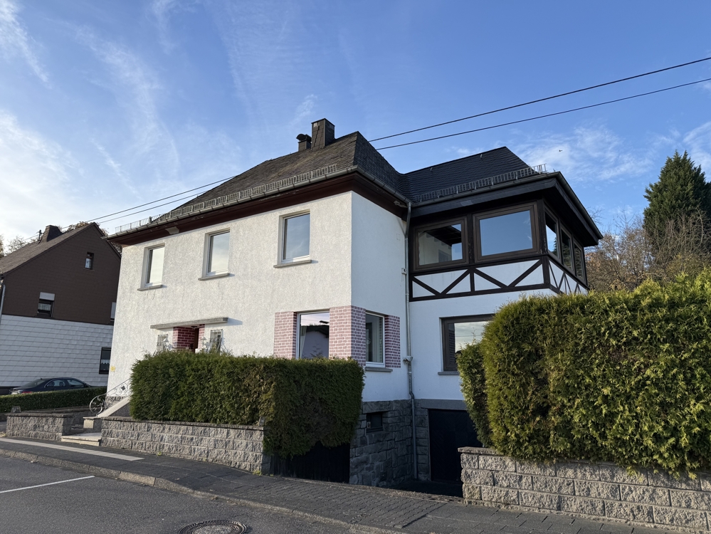 10928 - Ansprechendes Einfamilienhaus mit Einliegerwohnung und großem Grundstück in Raubach