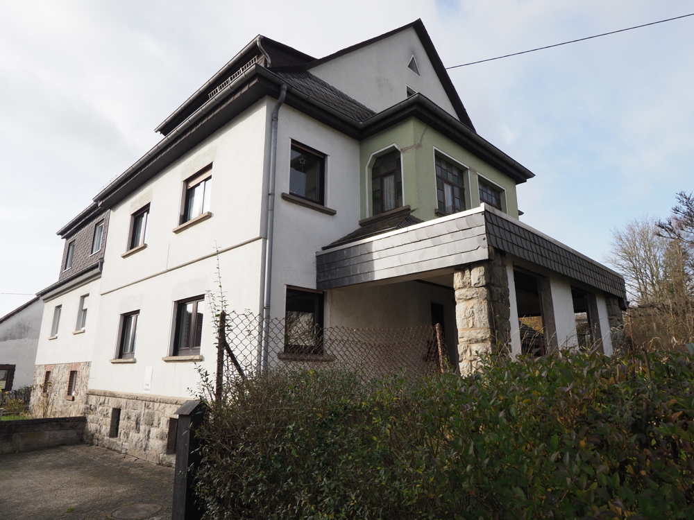 10931 - Gelegenheit f&uuml;r die gro&szlig;e Familie. Wohnhaus mit Potential!