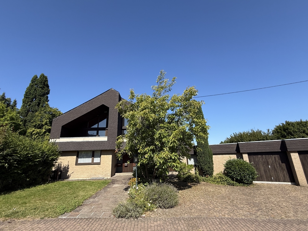 10900 - Ansprechendes Architektenhaus mit Traumgrundstück in Montabaur