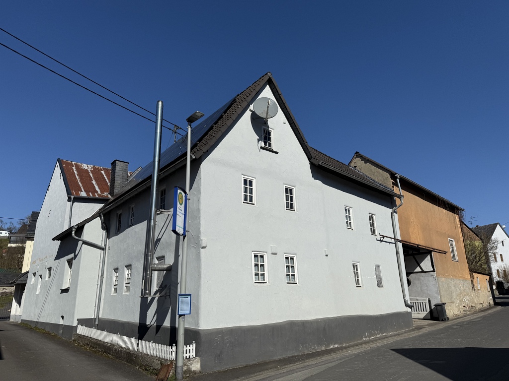 10832 - Liebevoll renoviertes Fachwerkhaus mit schönem Innenhof