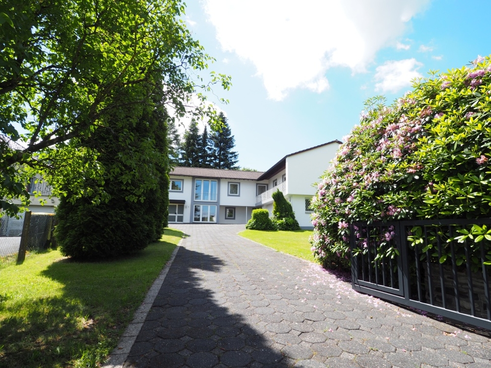 10885 - Viel Platz zum Leben - Großzügiges Anwesen auf 2.300 m² Parkgrundstück