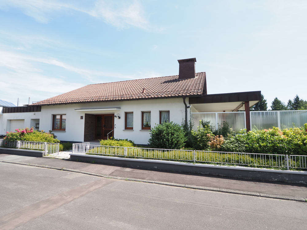 10889 - Einfamilienhaus mit Einliegerwohnung in ansprechender Wohnlage von Ransbach-Baumbach