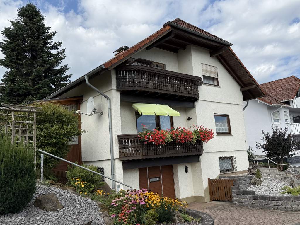 10902 - Ihr neues Zuhause in Westerburg - Schickes Einfamilienhaus mit schönem Garten