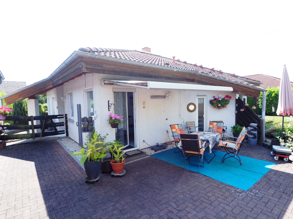 10454 - Ansprechender Bungalow mit pflegeleichtem Grundstück