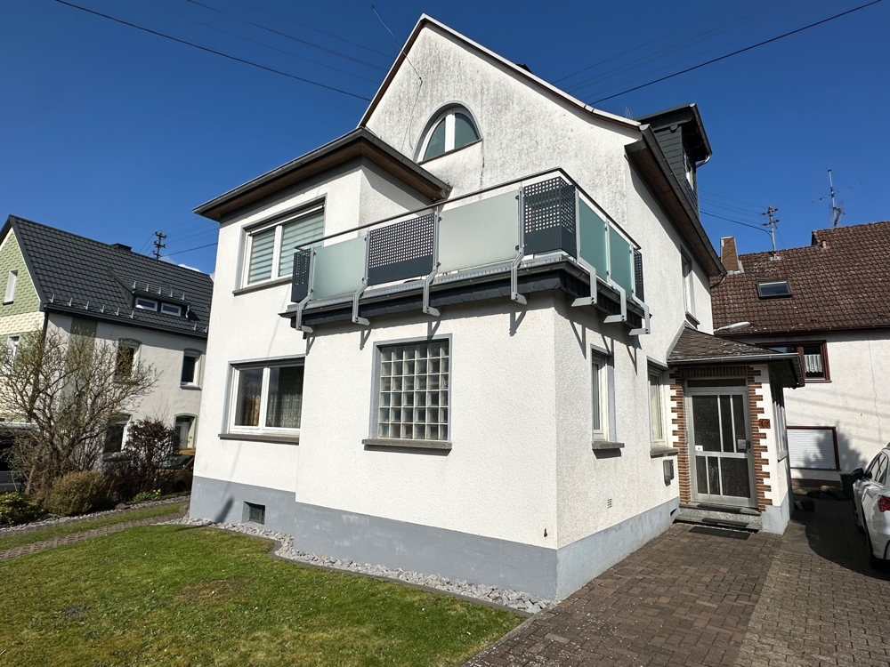 10835 - Vielseitiges Wohnhaus mit gepflegtem Grundstück in ruhiger Lage von Wirscheid