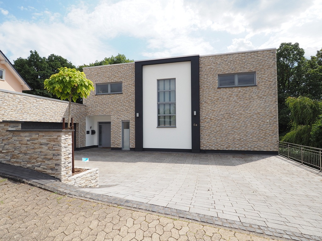 10440 - Exklusives Traumhaus in Ortsrandlage von Puderbach