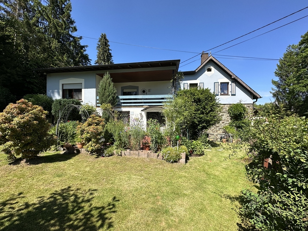 10561 - Schmuckstück: Zweifamilienhaus mit kleiner Einliegerwohnung in idyllischer Lage von Breitenau