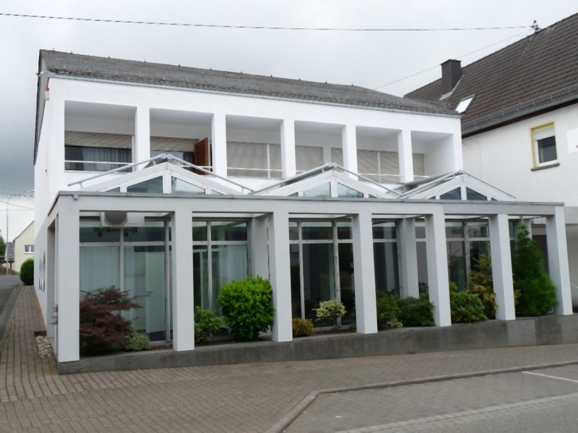 09906 - Bürogebäude mit 2 separaten Wohnungen