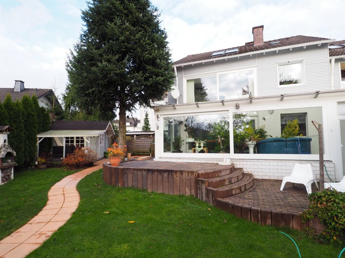 09992 - Modernes Einfamilienhaus auf schönem Gartengrundstück