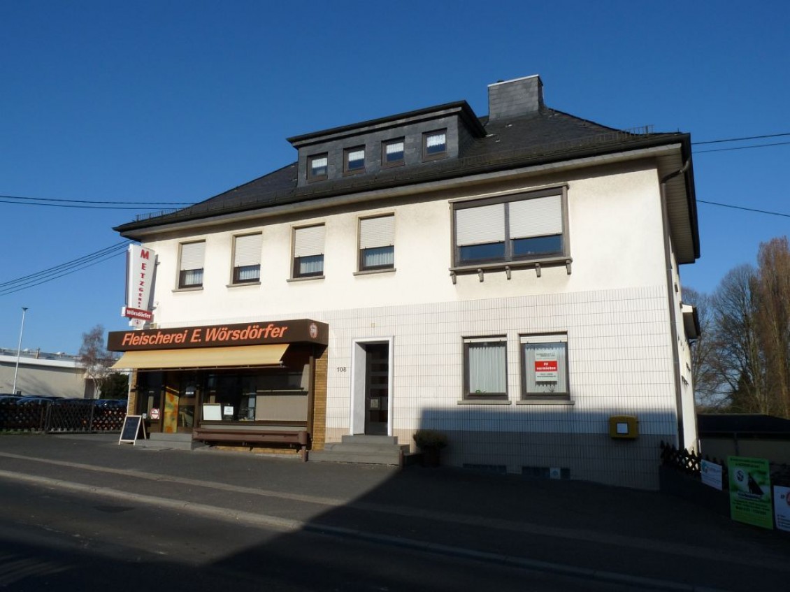 10019 -Geschäftshaus mit großzügiger Wohnung in verkehrsgünstiger Lage