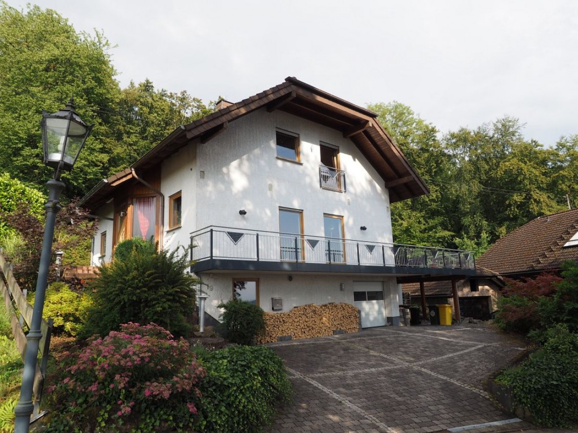 10037 - Schönes Wohnhaus in ruhiger Ortsrandlage