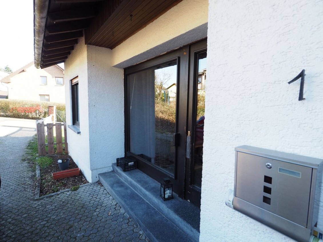 10068 - Behagliches Einfamilienhaus mit schönem Grundstück – Nähe A3