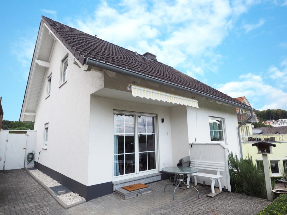 10129 - Neuwertiges Wohnhaus in unverbaubarer Randlage
